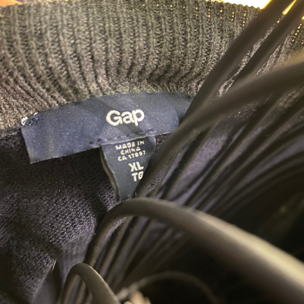 GAP Cardigan - Picture 2 of 2